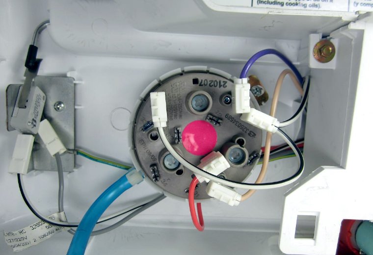 Замена датчика воды в стиральной машине Zanussi